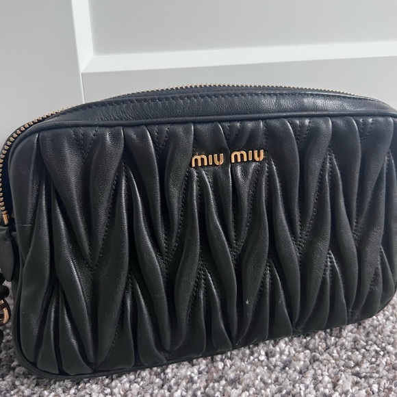 Miu Miu - Picture 1 of 4